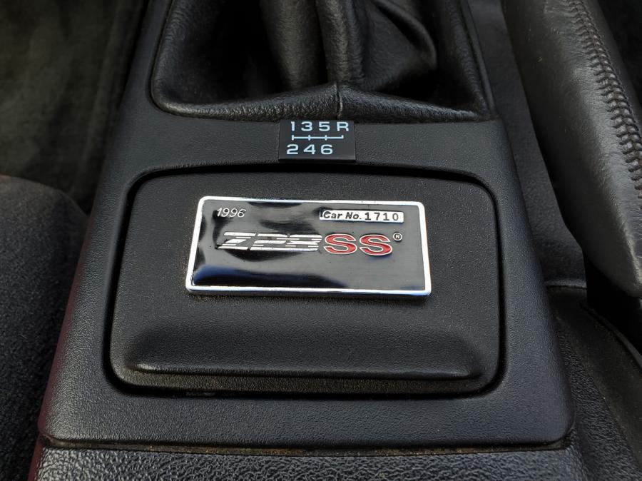 Детали интерьера Chevrolet Camaro SS (1710) 1996 года  (фото 74 из 101)